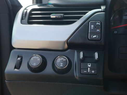 Used 2019 Chevrolet Tahoe LT w/ RST Edition AWD/4WD image 27