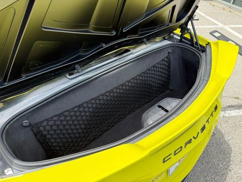 Used 2021 Chevrolet Corvette Stingray w/ Z51 Performance Package image 16