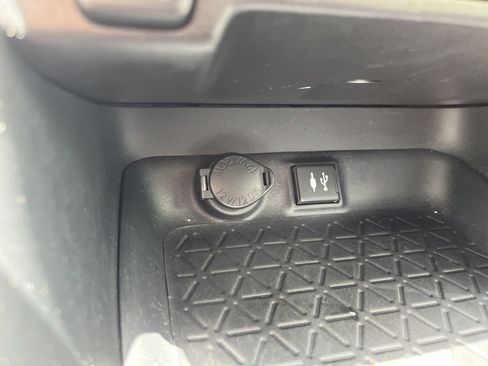 Used 2019 Toyota RAV4 XLE Premium FWD image 21