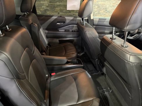 Certified 2025 Nissan Pathfinder SL w/ SL Premium Package FWD image 35