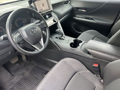 Used 2024 Toyota Venza LE image 9