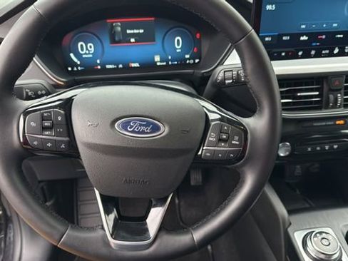 Used 2025 Ford Escape Platinum image 35