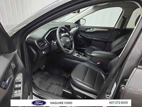 Used 2022 Ford Escape SEL w/ Technology Package image 31