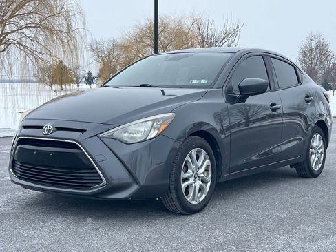 Used 2017 Toyota Yaris iA image 4