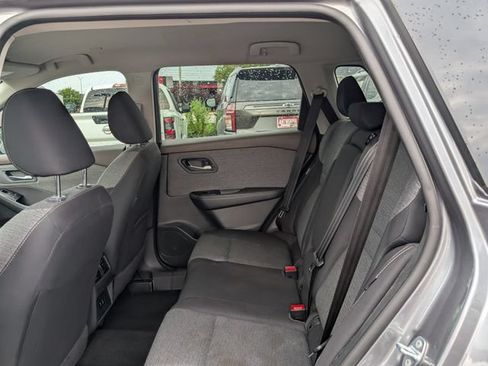 Used 2023 Nissan Rogue SV FWD image 11