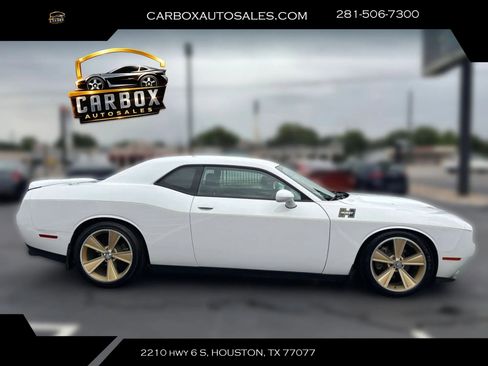 Used 2017 Dodge Challenger R/T w/ Driver Convenience Group RWD image 6