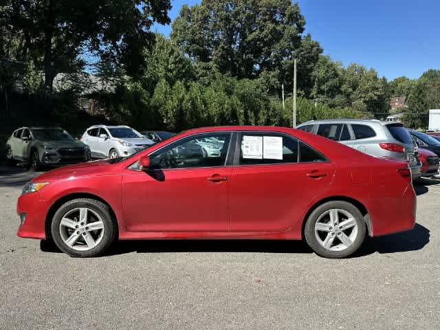 Used 2014 Toyota Camry SE FWD image 2