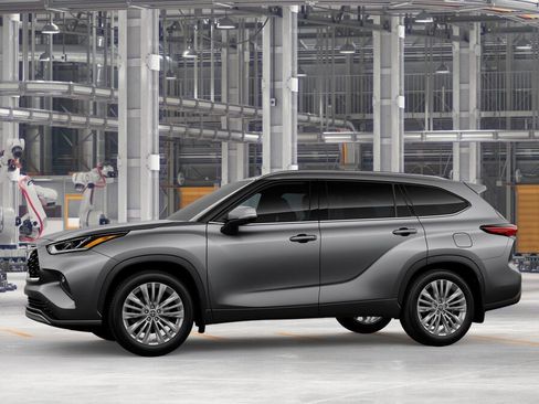 New 2026 Toyota Highlander Platinum image 3