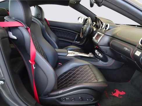 Used 2011 Ferrari California image 23