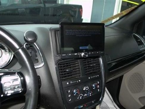 Used 2019 Dodge Grand Caravan SXT FWD image 13