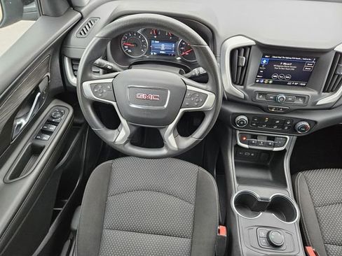 Used 2024 GMC Terrain SLE image 27