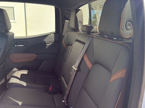 Used 2025 GMC Canyon AT4 w/ AT4 Premium Package image 29