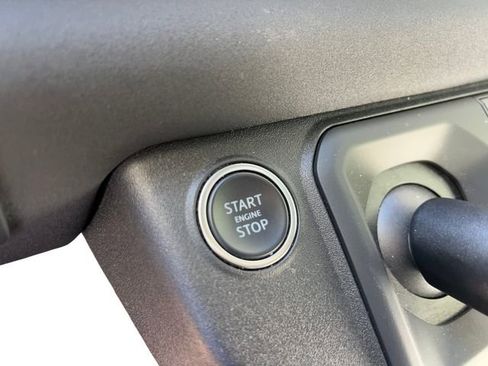 Used 2023 Land Rover Defender 90 S image 19