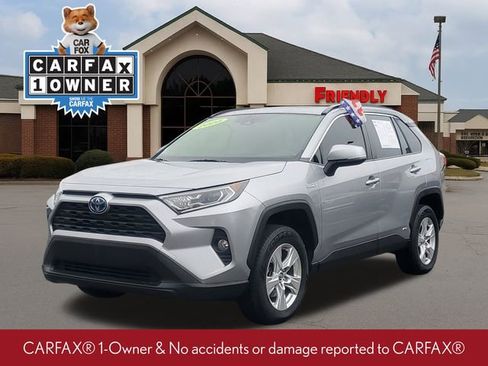 Used 2020 Toyota RAV4 XLE image 2