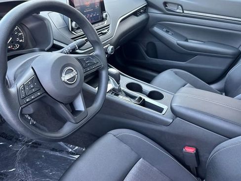 Used 2025 Nissan Altima 2.5 S image 10