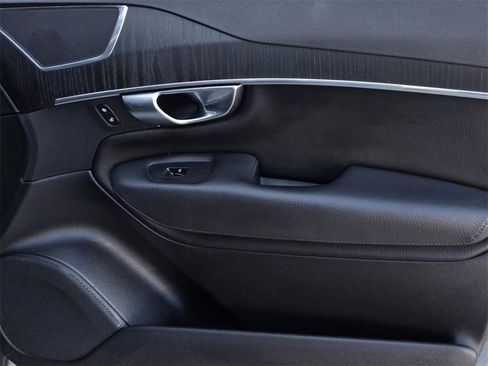 Used 2020 Volvo XC90 T6 Momentum image 8