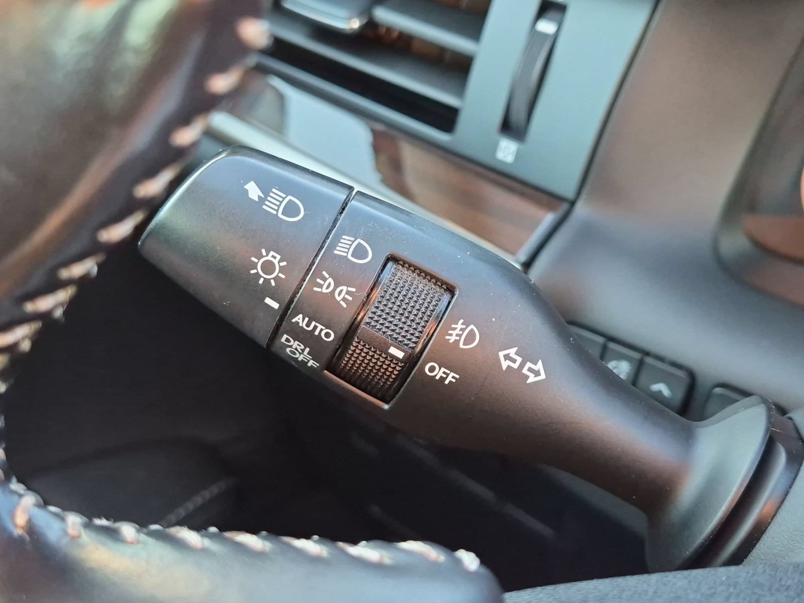 Used 2016 Lexus ES 300h w/ Navigation System Package FWD image 21