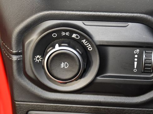 Used 2024 Jeep Wrangler Unlimited Sahara AWD/4WD image 34