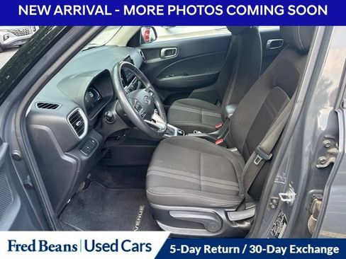Certified 2023 Hyundai Venue SEL FWD image 11