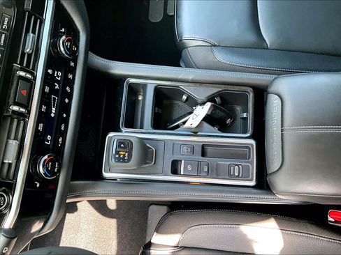 Certified 2024 Nissan Pathfinder SL w/ SL Premium Package FWD image 17