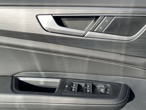 New 2026 Volkswagen Atlas Cross Sport SE FWD image 17