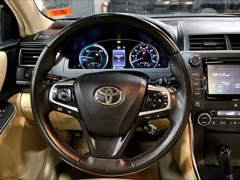 Used 2017 Toyota Camry XLE image 6