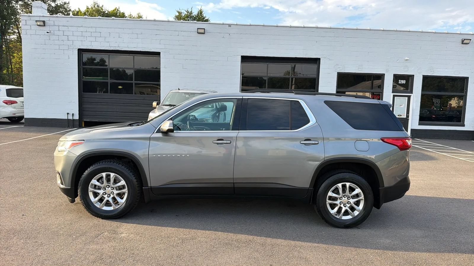 Used 2021 Chevrolet Traverse LT AWD/4WD image 4