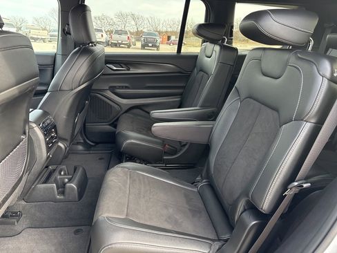 Used 2023 Jeep Grand Cherokee L Altitude image 21