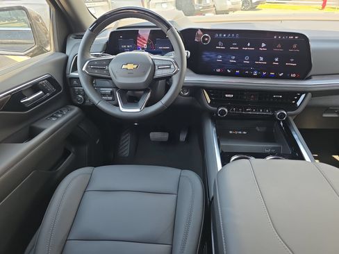New 2026 Chevrolet Suburban LT w/ Advanced Technology Package AWD/4WD image 13