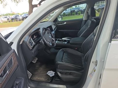 Used 2024 Volkswagen Atlas SEL Premium R-Line AWD/4WD image 3