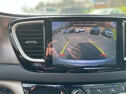 Used 2024 Chrysler Pacifica Touring-L FWD image 19