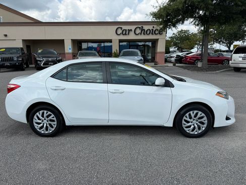 Used 2017 Toyota Corolla LE w/ Carpet Mat Package (TMS) FWD image 7