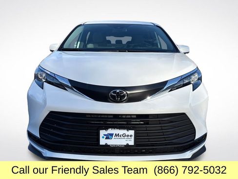 New 2026 Toyota Sienna LE image 8