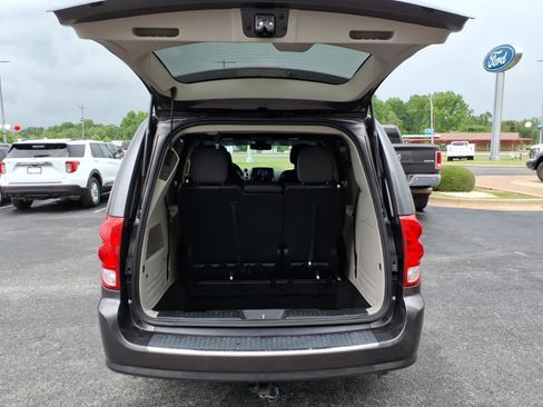 Used 2019 Dodge Grand Caravan SXT FWD image 6
