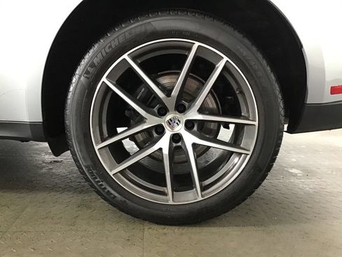 Certified 2023 Porsche Macan Turbo AWD/4WD image 12