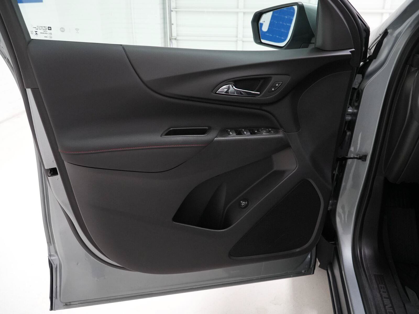 Used 2024 Chevrolet Equinox RS w/ LPO, Floor Liner Package FWD image 5