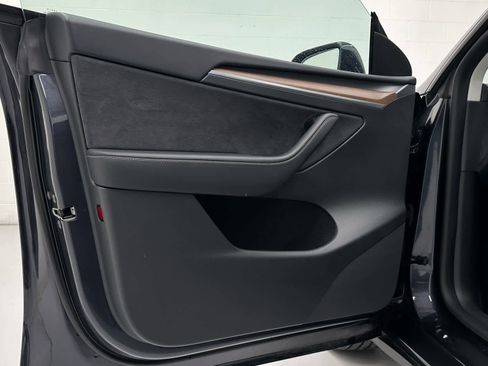 Used 2024 Tesla Model Y Long Range image 23