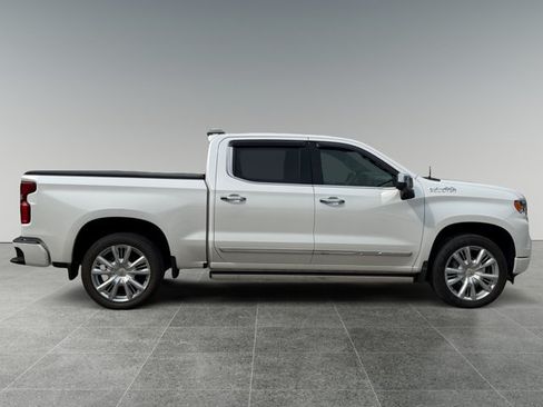 Used 2024 Chevrolet Silverado 1500 High Country AWD/4WD image 6