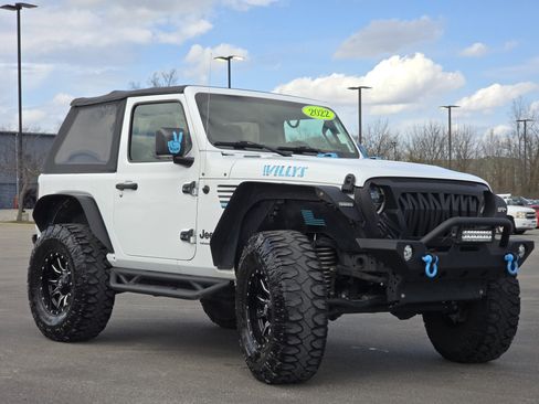 Used 2022 Jeep Wrangler Willys image 13