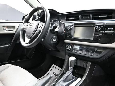 Used 2014 Toyota Corolla LE FWD image 12