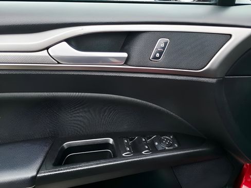 Used 2017 Ford Fusion SE w/ Fusion SE Technology Package FWD image 18