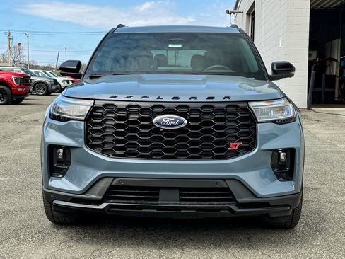 Certified 2025 Ford Explorer ST AWD/4WD image 8