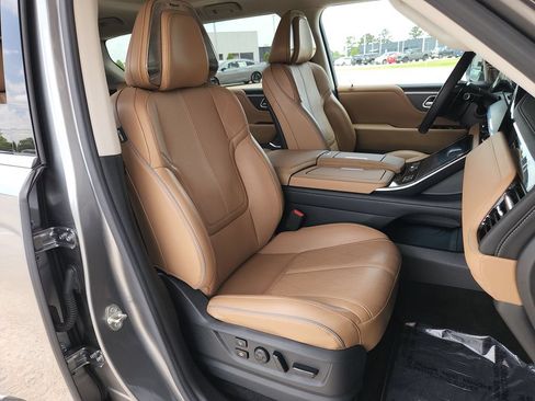 Used 2025 INFINITI QX80 Sensory AWD/4WD image 17