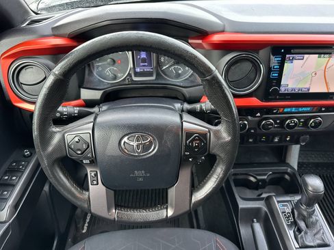 Used 2017 Toyota Tacoma TRD Sport image 14
