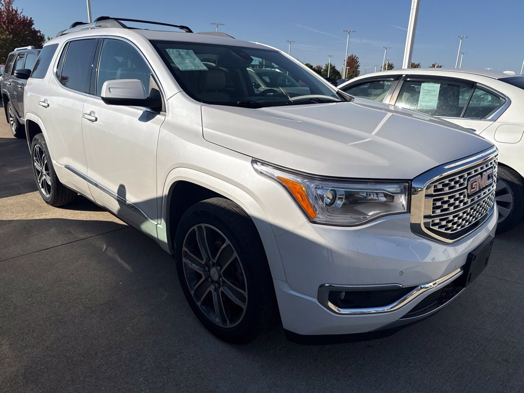 Used 2017 GMC Acadia Denali w/ Technology Package AWD/4WD image 4