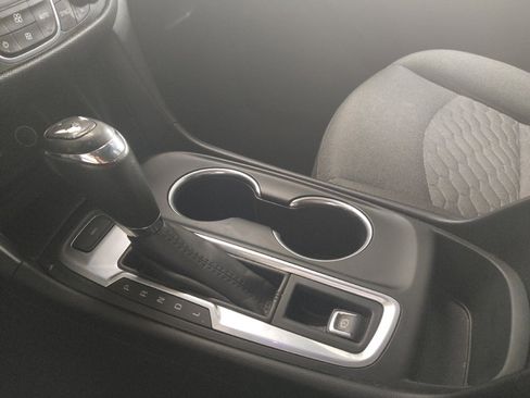 Used 2019 Chevrolet Equinox LT w/ Driver Convenience Package image 26