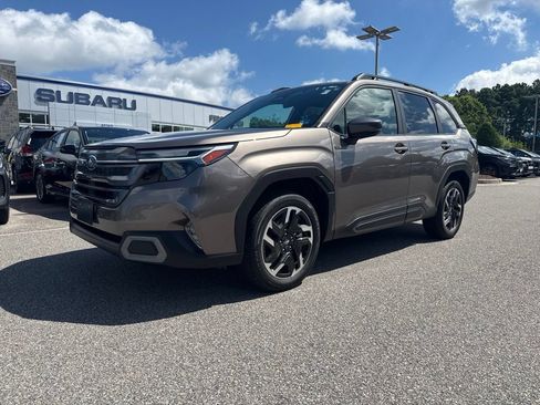 Used 2025 Subaru Forester Limited AWD/4WD image 2