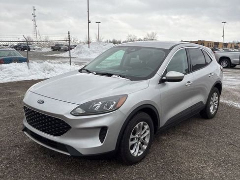 Used 2020 Ford Escape SE image 2