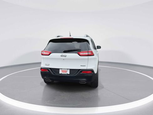 Used 2017 Jeep Cherokee Latitude AWD/4WD image 7
