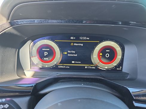 Used 2022 Nissan Pathfinder Platinum w/ Cargo Package image 19